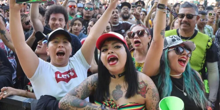 ¡No eres tú! La ciencia confirma que las canciones de ahora son más simples y repetitivas