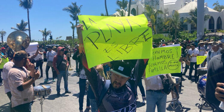 Gobernador de Sinaloa se pronuncia contra prohibición de bandas en Mazatlán