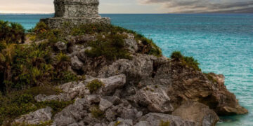 Arqueólogos indagan el misterio de una cueva en la ciudad prehispánica de Tulum