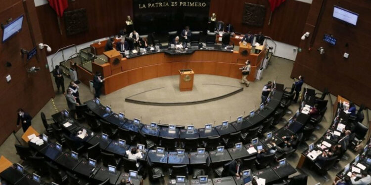 Licencia de paternidad de hasta 20 días avanza en el Senado