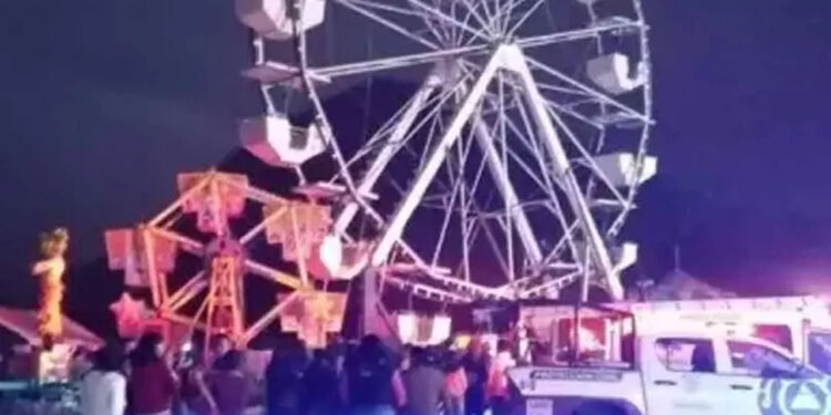 Padre e hija caen de 15 metros por falla en juego mecánico en Veracruz; se reportan graves