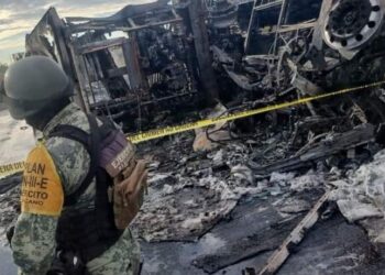 Regresa a casa Aarón tras ser atendido en EE. UU. por las quemaduras en el camionazo de Elota