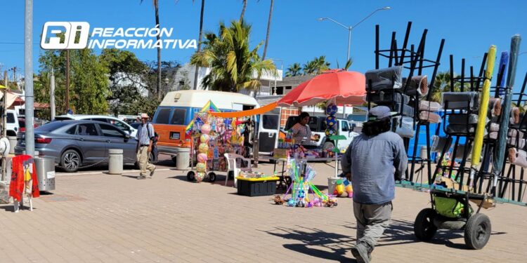 Llama EMUN a eliminar “Tendedero” y estructuras de vendedores ambulantes en malecón de Altata