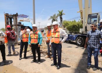 Supervisa Rocha obras viales en Mazatlán