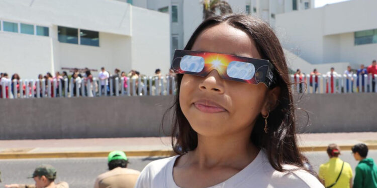 Viven niñas y niños el Eclipse Total de Sol 2024, en medio de emociones inexplicables