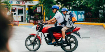 Prohíben viajar en motocicleta a menores de 12 años: Cámara de Diputados