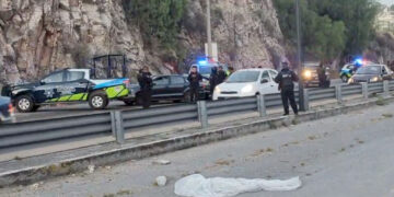 Abandonan varios cuerpos dentro de un auto en el Periférico Ecológico de Puebla