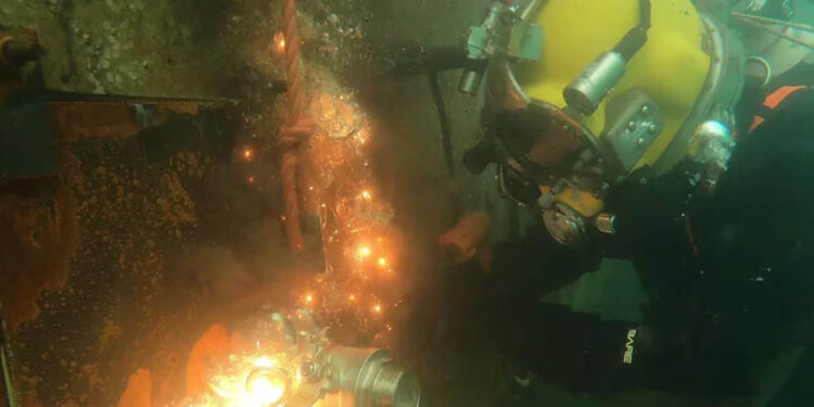 Valentía y destreza bajo el mar: cómo trabajan los soldadores submarinos