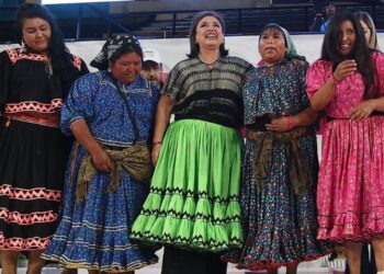 Niñas y niños tienen derecho a elegir si llevan pelo largo o corto, pantalón o falda: Xóchitl Gálvez