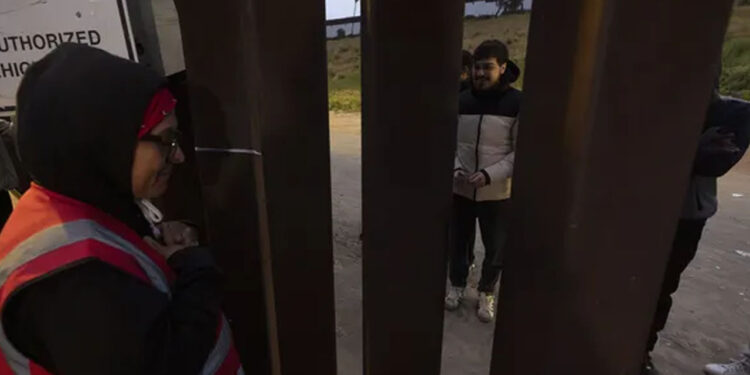 Casi 8 mil migrantes han muerto en 24 años intentando llegar a EU