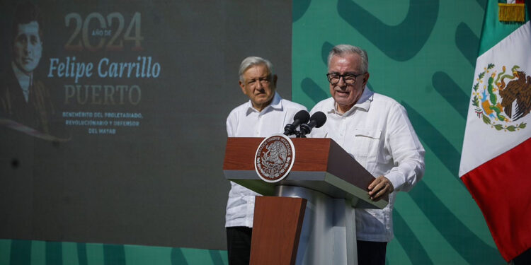 Rocha da la bienvenida al presidente López Obrador a Mazatlán