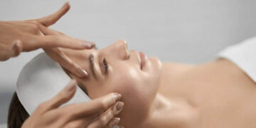 Los peligros del “facial vampiro”, procedimiento estético por el que Kim Kardashian demandó a su inventor