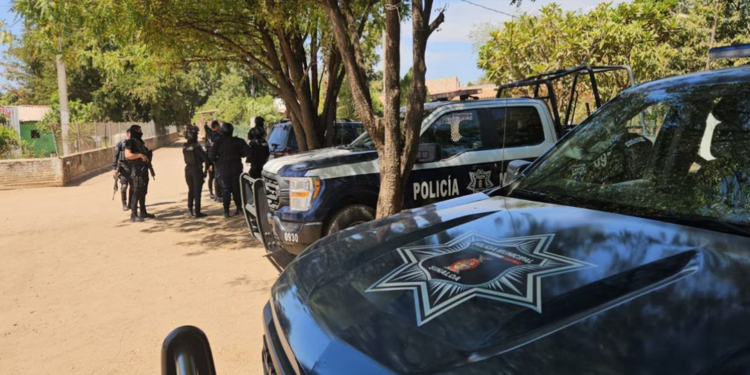 Dañan patrullas en Culiacán durante disturbio; hay tres detenidos