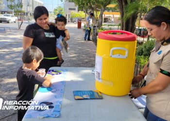 Más de 400 vasos con Vida Suero Oral se reparten diariamente en puesto de hidratación de la SSA en Culiacán