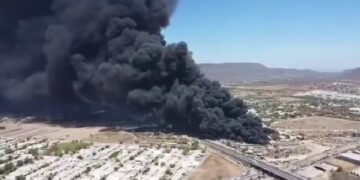 Reportan fuerte incendio tras explosión de pipas en Culiacán; evacúan poblaciones aledañas