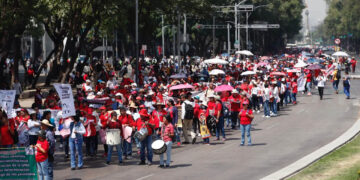 CNTE inicia paro general y califica de “burla” el aumento salarial