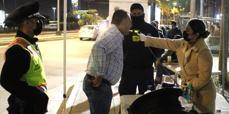 Sanciona Juez Cívico 39 conductores por dar positivo en examen de Alcoholimetría