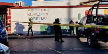Abandonan restos humanos frente a una primaria en la capital de Zacatecas
