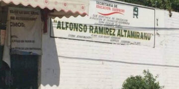 Estudiantes hallan cuatro cuerpos mutilados junto a secundaria en Acapulco