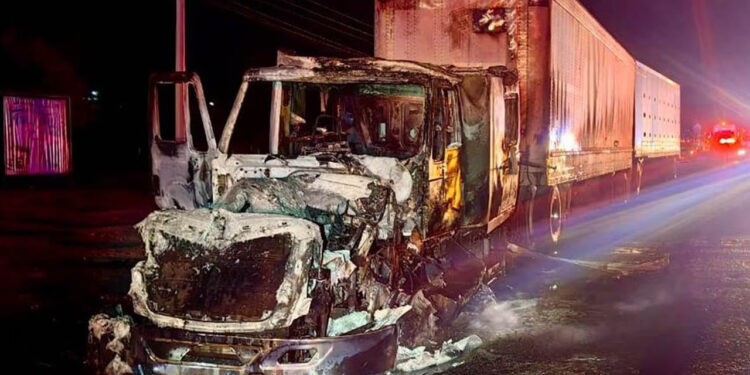 Zacatecas amanece con 9 cuerpos tirados en Fresnillo y dos bloqueos carreteros