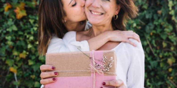 Los 5 regalos que NUNCA debes regalarle a mamá en el Día de las Madres, descubre la razón