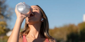 ¿Qué bebidas refrescantes y rehidratantes puedo tomar para prevenir un golpe de calor?