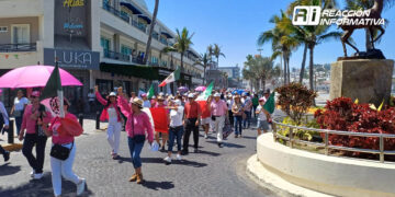 Al grito de “Fuera Morena” militantes de la Coalición Fuerza y Corazón por México en Mazatlán se unen a la marcha nacional “Defendamos la República”