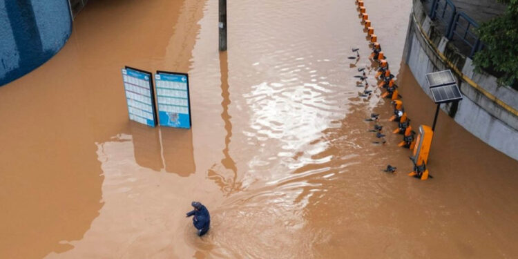 Las inundaciones en Brasil han dejado hasta el momento 108 fallecidos y 136 desaparecidos