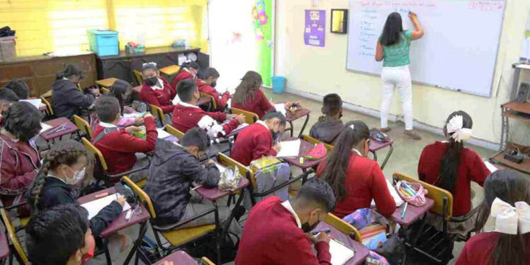 Día del Maestro: ¿Cuánto ganan en promedio los docentes mexicanos al mes?