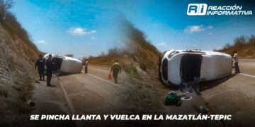 Se pincha llanta y vuelca en la Mazatlán-Tepic