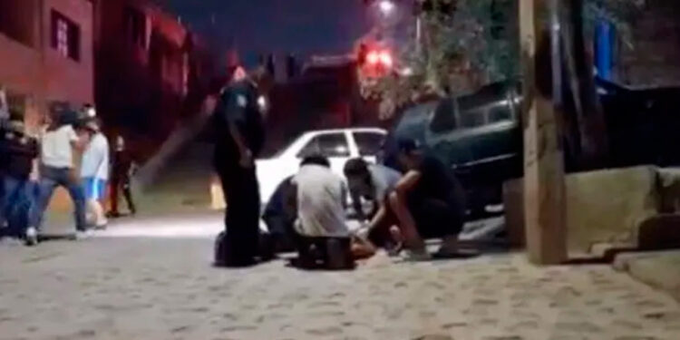 Balean a Jóvenes Cuando Convivían Afuera de una Casa; Hay un Muerto y 3 Heridos