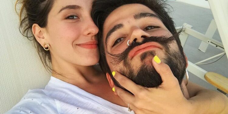El collar de Camilo con leche materna de Evaluna que divide opiniones en redes