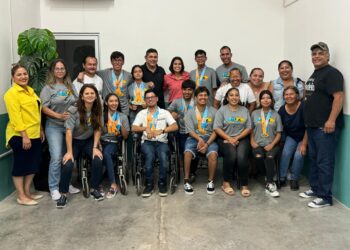 Llega Selección Mazatlán de para atletismo cargada de medallas a las oficinas del IMDEM