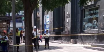 Hombre se arroja desde sexto piso frente a Bellas Artes y pierde la vida