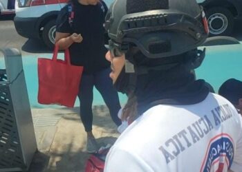 Escuadron de Salvamento Acuático ponen a salvo a cuatro menores de edad y un adulto que presentaron dificultad para salir del mar en dos diferentes intervenciones