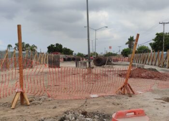¿Vas a transitar por la zona del puente en construcción?; considera tomar vías alternas