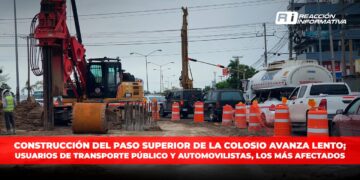 Construcción del paso superior de la Colosio avanza lento; usuarios de transporte público y automovilistas, los más afectados