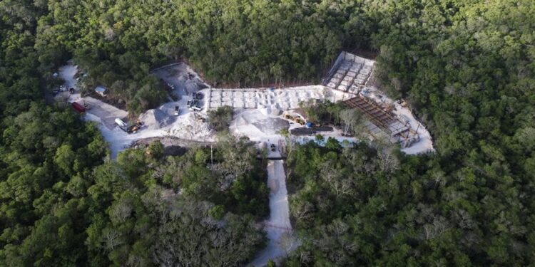 El Ejército no sólo destruyó cenotes, también arrasó con la selva de Calakmul para construir un hotel en medio de la reserva