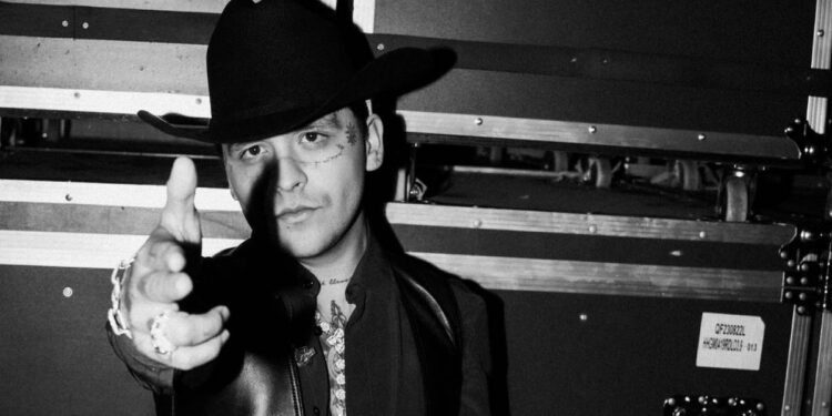Christian Nodal EXPLOTA contra público por corear el nombre de Cazzu en concierto: “Que no vaya nadie”