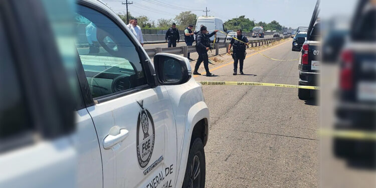 Encuentran cuerpos encintados y embolsados a orillas de la carretera en los municipios de San Ignacio y Culiacán
