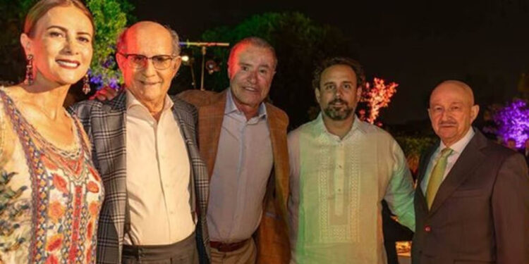 AMLO justifica a embajador Quirino Ordaz por aparecer con Carlos Salinas de Gortari en España