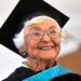 Mujer de 105 años se gradúa de una maestría en Stanford