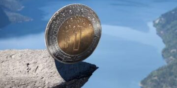 Peso ‘mira al precipicio’ de las 19 unidades ante el dólar: Cierra con depreciación de 1.47%