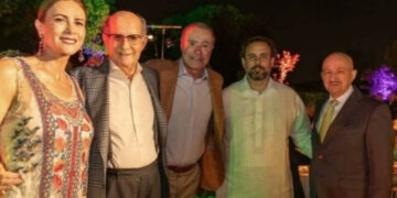 Captan al expresidente Carlos Salinas de Gortari junto a Quirino Ordaz