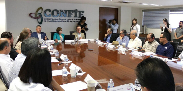 Rinden protesta integrante del Consejo Científico Ciudadano del Agua