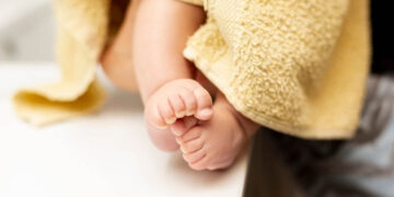 Hombre le dispara a una gallina y por error mata a un bebé de tres meses que dormía una siesta