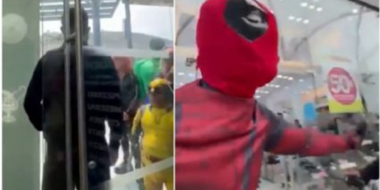 VIDEO: quieren ver Deadpool y Wolverine disfrazados, pero policía les niega la entrada al cine