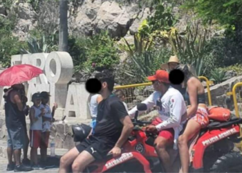 Mujer sufre golpe de calor mientras subía el faro de Mazatlán
