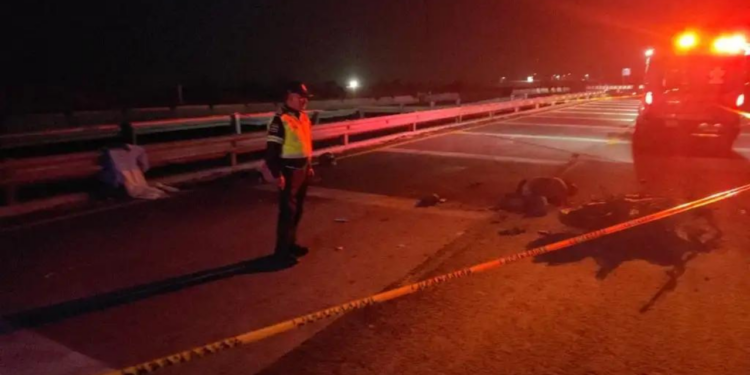 Mujer que viajaba en motocicleta muere tras ser embestida por un vehículo en la carretera La Cruz-Potrerillos