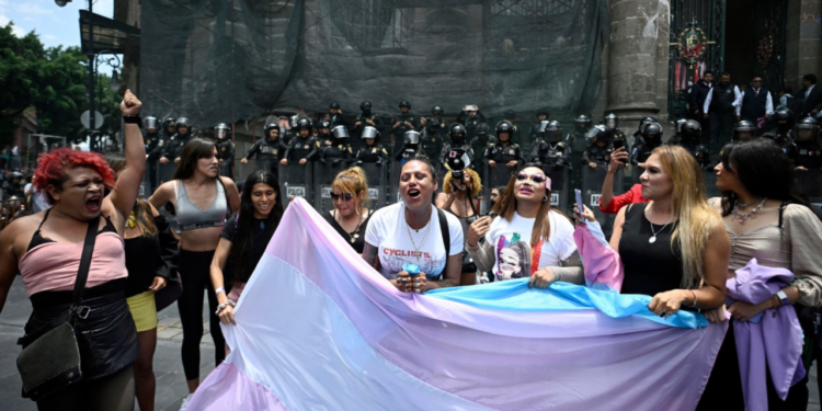 ¿De qué va la “Ley Paola Buenrostro” que tipifica como delito el transfeminicidio en CDMX?